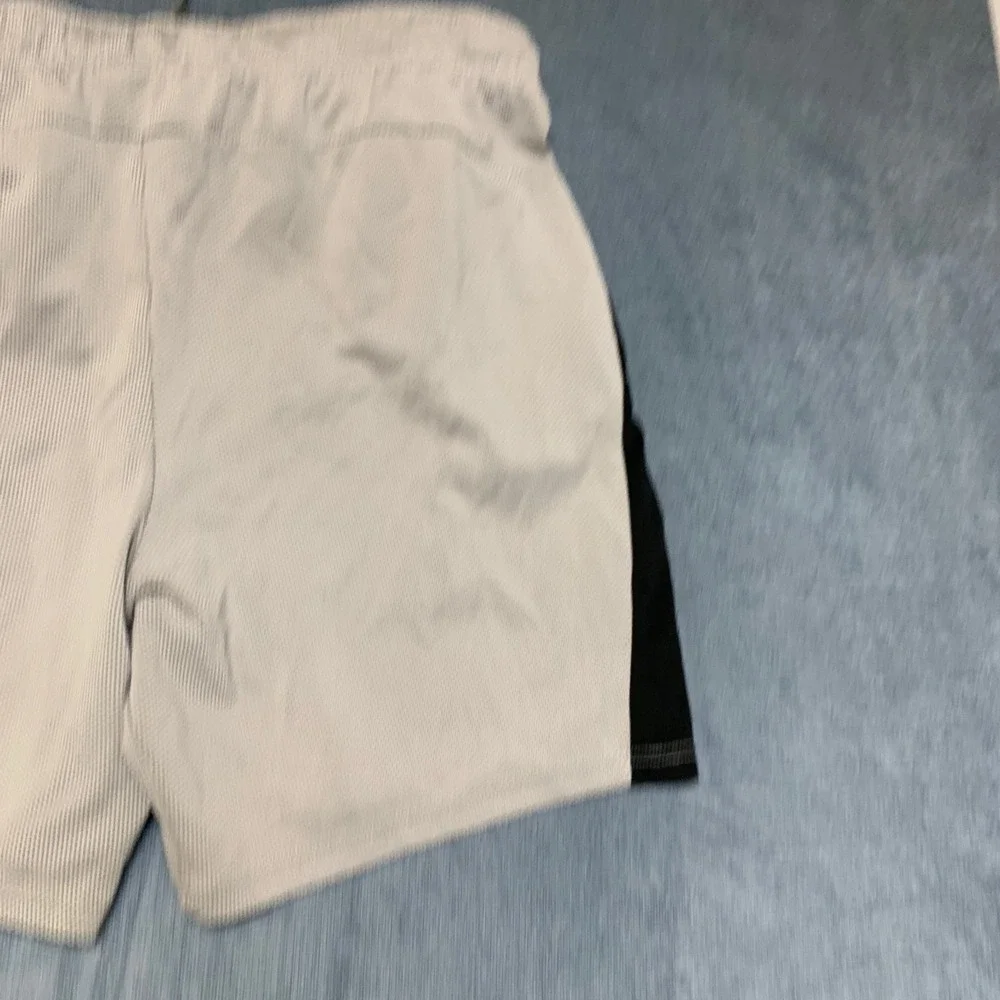 Nike Dri Fit Training Shorts Mens XL Gray Black Mesh Swoosh Logo Athletic Gym